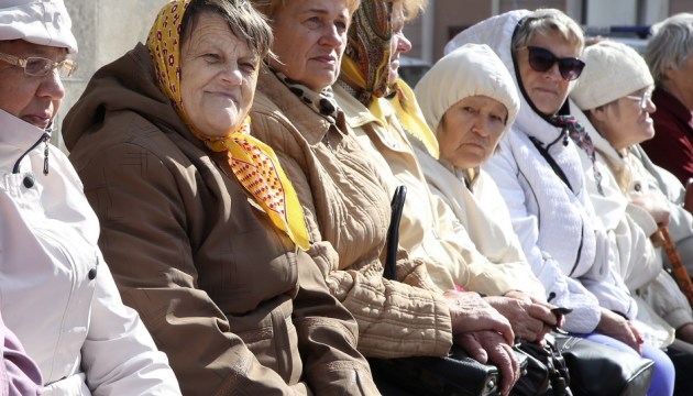 Латвия стареет вместе со всей Европой. Что будет с пенсиями?