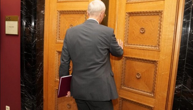 Его прощальный поклон: Кариньш подал в отставку с поста главы МИД