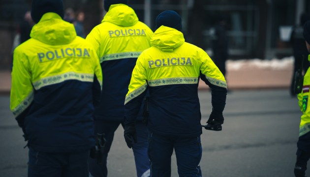 Латвийским полицейским обещают поднять зарплаты на 650 евро в месяц