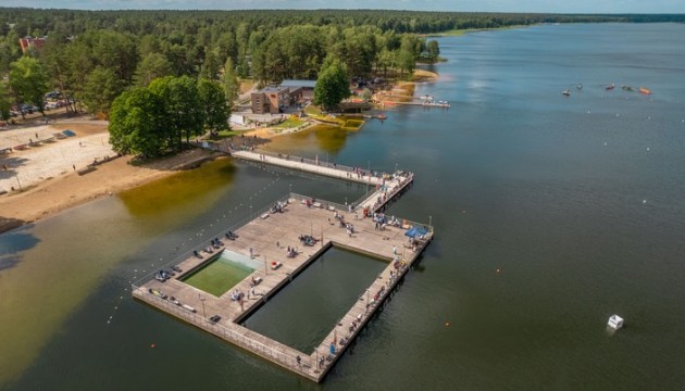 Достаем купальники и плавки: вода местами прогрелась до +23 градусов