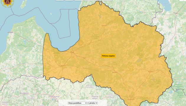 До 23.00 действует оранжевое предупреждение из-за сильных гроз
