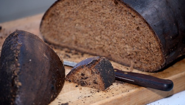 Вкусно, полезно, бесплатно: с 1 сентября в школах и детских садах начнут раздавать ржаной хлеб