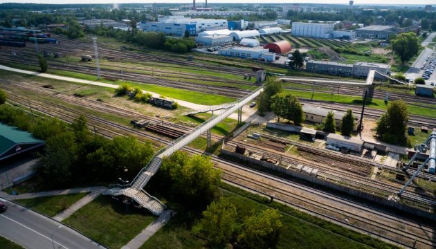 В начале августа на время закроют движение по пешеходному мосту на НФ