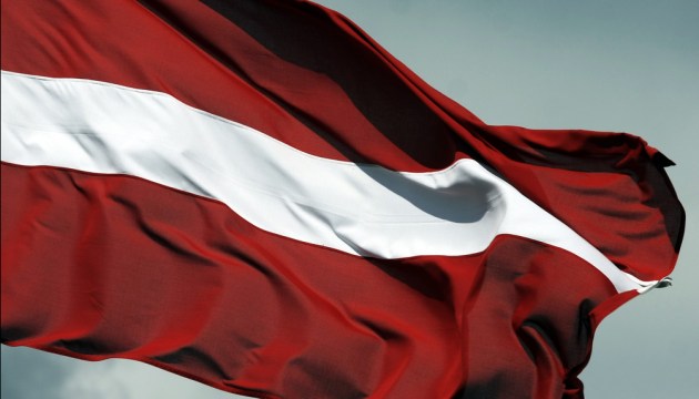 Завтра следует вывесить флаги Латвии