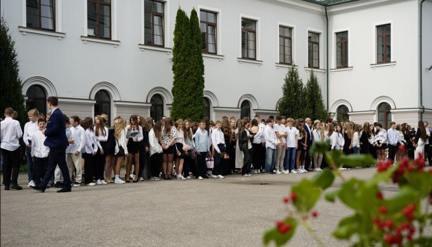 � ����� � �������������� ������ ���������� ����� 9 000 �����