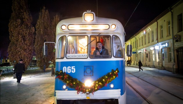 Спрос превышает предложение: Daugavpils satiksme открывает еще три праздничных рейса ретро-трамваев