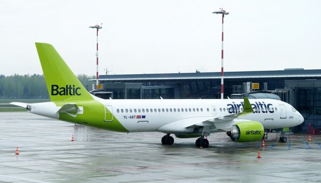 AirBaltic отменяет 4 670 рейсов из-за задержек в обслуживании двигателей