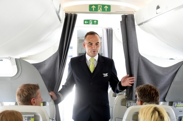 Невыплаченные компенсации и работа по ночам: сотрудники airBaltic созрели для забастовки