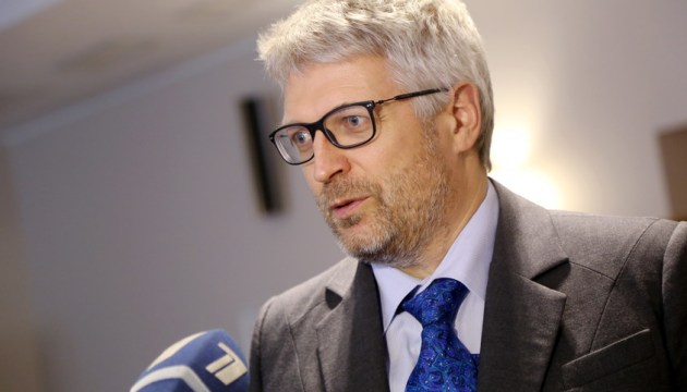 Журналист Лато Лапса передал президенту Трампу информацию о расхищении в Латвии военной помощи США (+ВИДЕО)