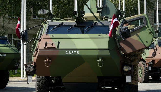 Латвия проверит свои бронетранспортеры Patria на поле боя в Украине