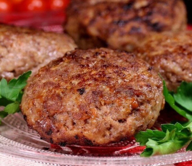 Как сделать котлеты сочными: открываем самый главный секрет