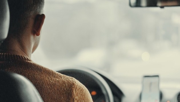 «В Риге хватает “умников”, которые тянутся со скоростью 40 км/ч!» Это можно назвать агрессивной ездой?