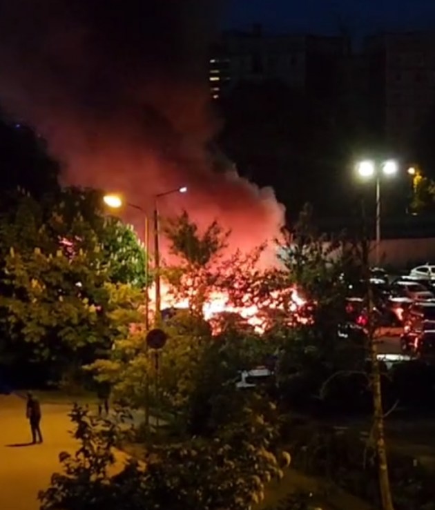 Сразу восемь машин под списание: в столице появился пироман? (+ВИДЕО)