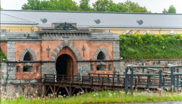 Праздничный старт: 29 мая в Даугавпилсе — выставки, музыка и вдохновение во дворе Музея Ротко