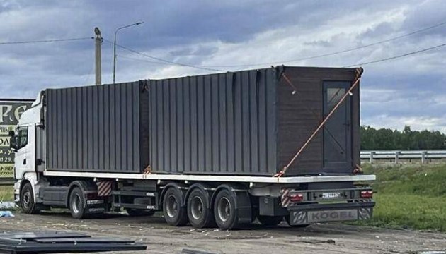 Украина нанесла удары по российским военным аэродромам с помощью дронов, запущенных из фур