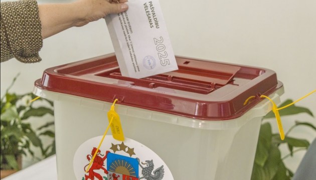 Избирательная система уже дважды «зависла». В субботу голоса придется считать вручную?