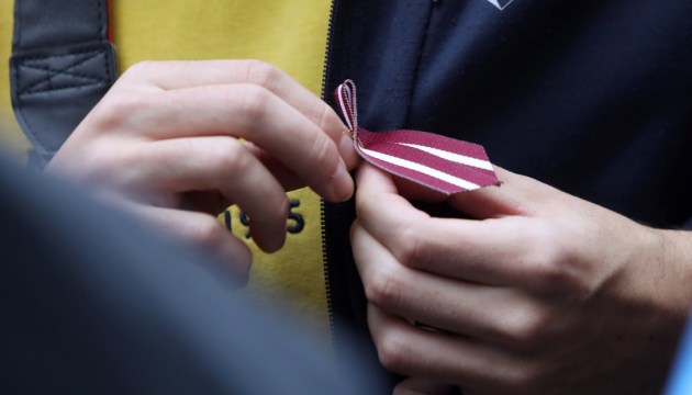 � ������ ������������� ����� � ���� ���������� ����� �������� ������-����-������� ��������