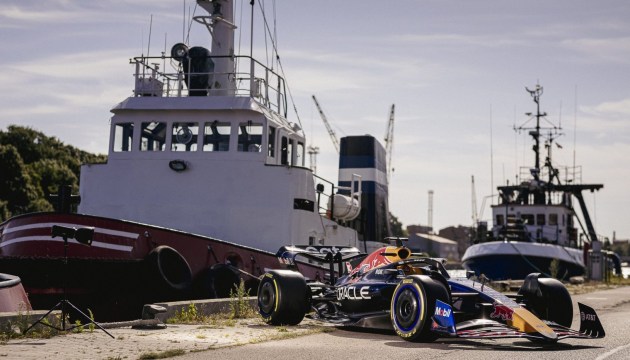 ������ � ��������� � ������ ����: � ������� ������ Red Bull Showrun